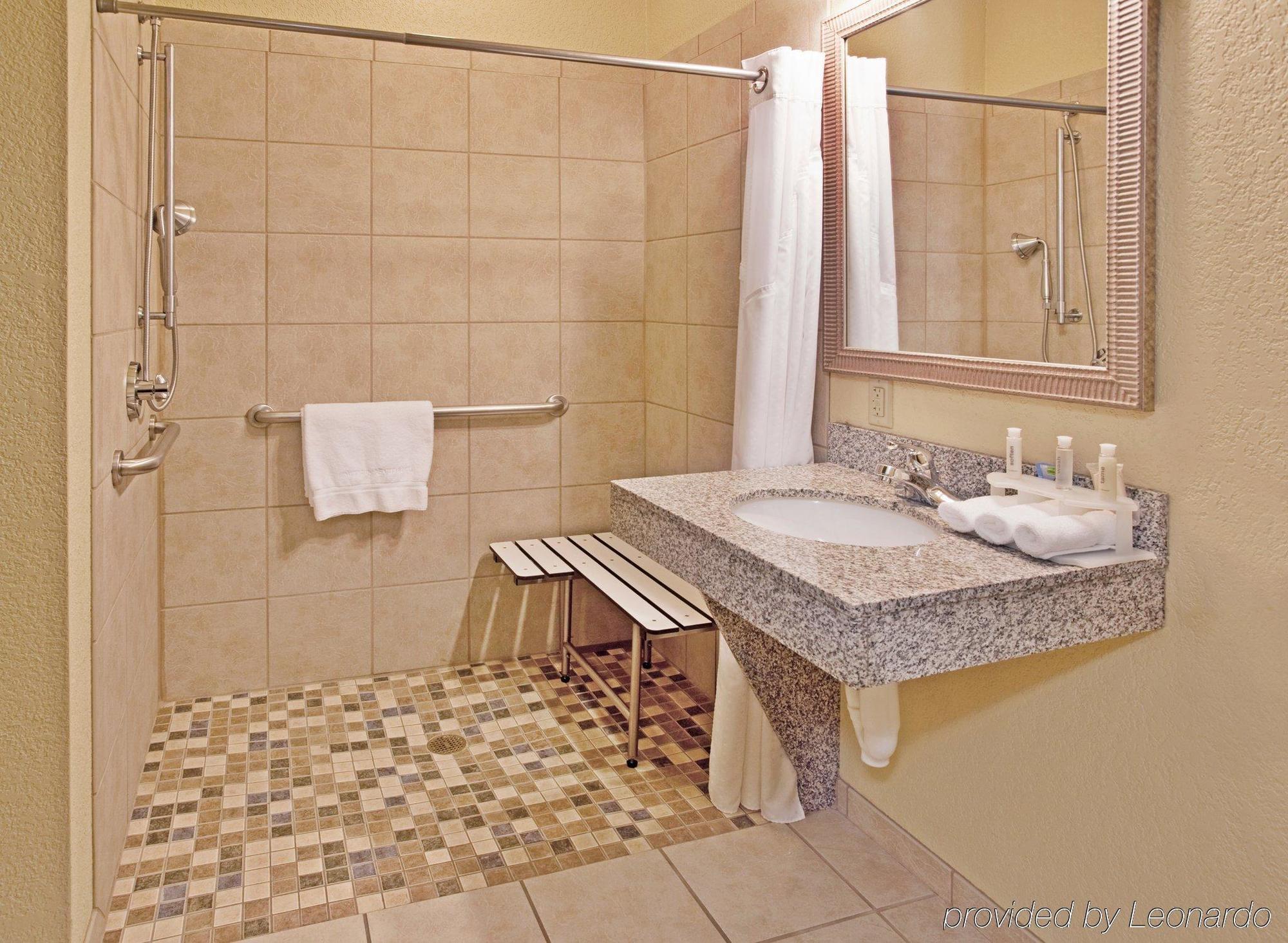Express & By Ihg Hotel El Dorado