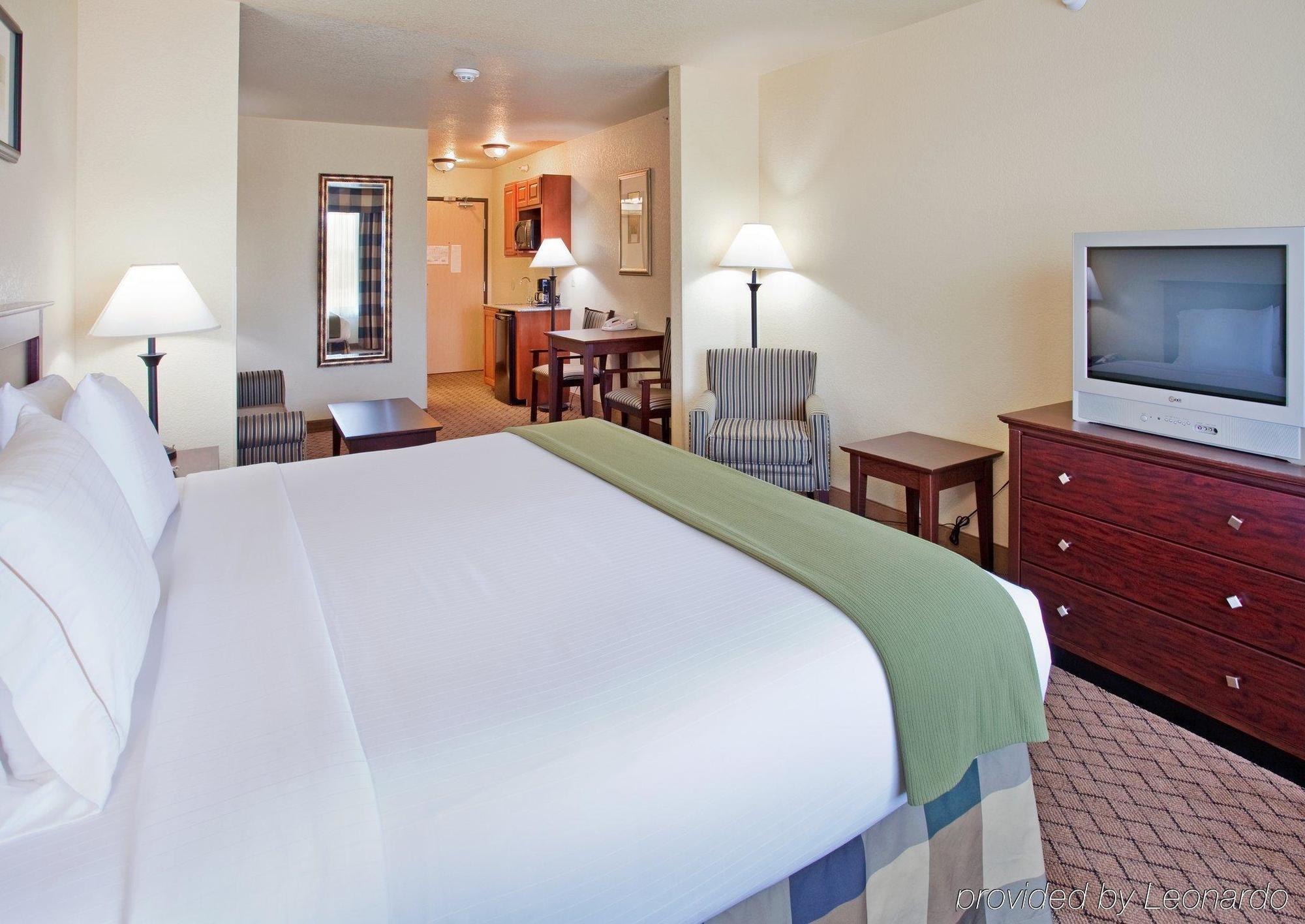 Express & By Ihg 2*