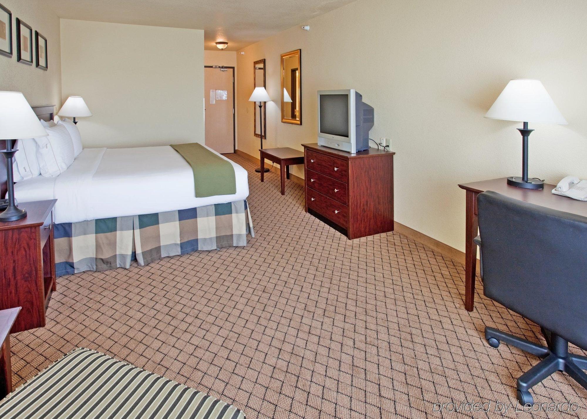 Hotel Express & By Ihg