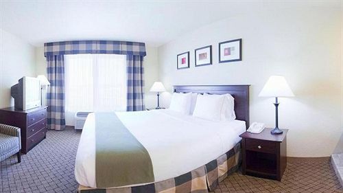Express & By Ihg Hotel El Dorado